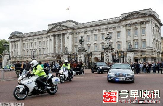 <b>英国伦敦白金汉宫外男子涉持刀袭警 2名警察受伤</b>