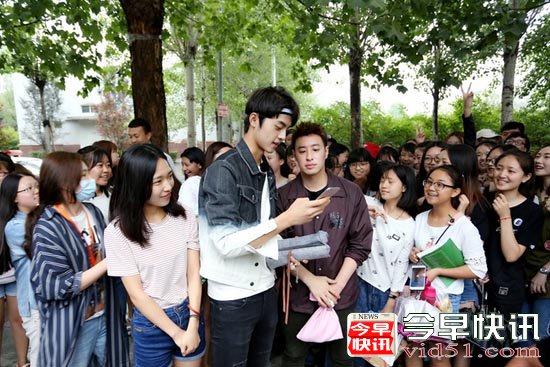 潘玮柏再燃嘻哈魂 大学校园上演“青春偶像剧”