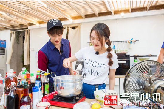 Mike《中餐厅》大秀精湛厨艺 获周冬雨点赞