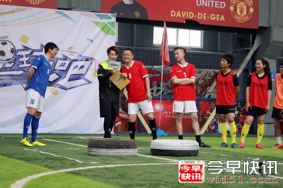 《一起足球吧》队员带伤上阵 复活赛谁去谁留 