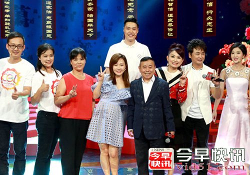 贺天举现身<好家庭> 与潘长江组“最萌身高差”