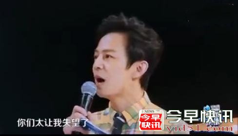 看到选手不听劝阻在台上对骂 老好人何炅生气了