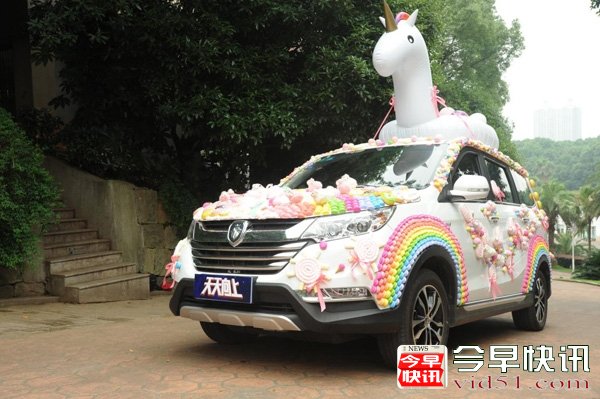 《天天向上》预告 糖果车接驾美少女共赴零食大赏