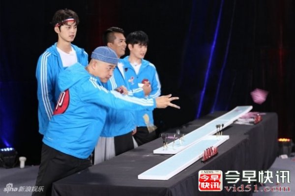 《来吧，兄弟》包贝尔化身“飞镖王”  神情专注！