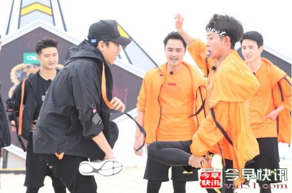 张一山和夏雨站在一起 你能分出来谁是谁吗？