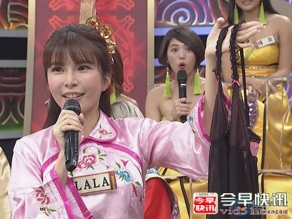 国光女神苏心甯上节目拍卖性感睡衣