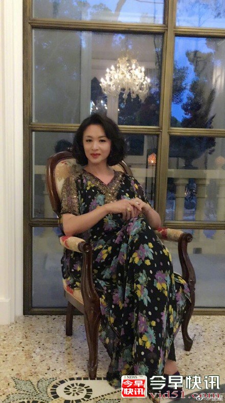 组图：金星晒家宴照片高端大气 金光闪闪尽显优雅格调