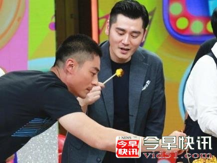  霍建华品尝美食&nbsp;