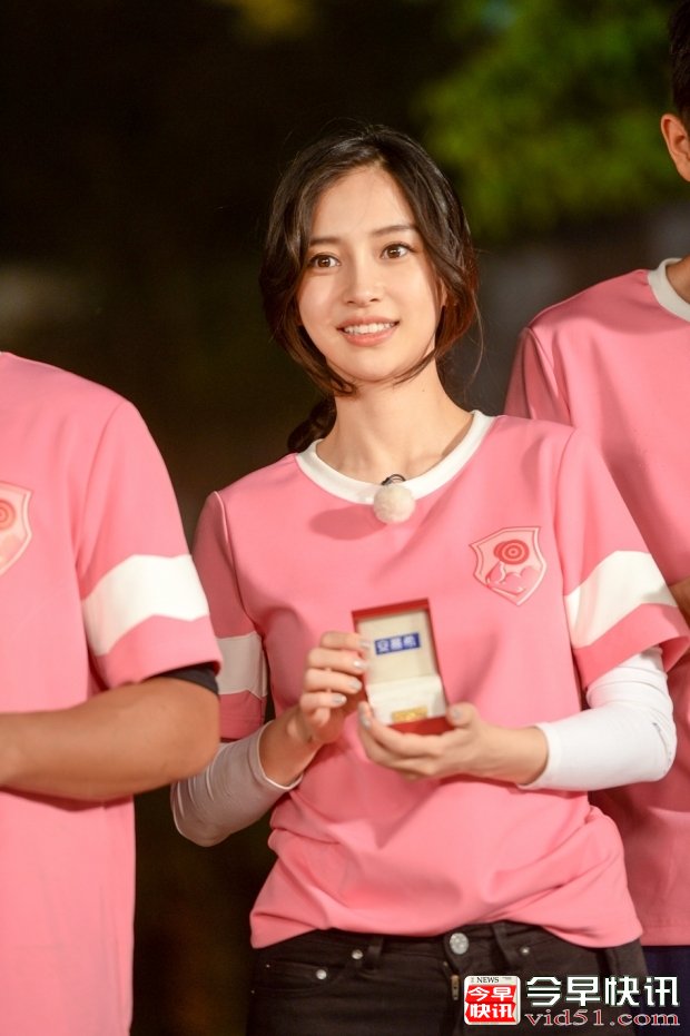 baby《奔跑吧》放飞自我开嗓飙歌  勇撕大黑牛！