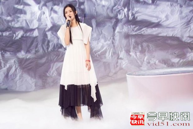 《跨界》谢娜一改往日形象动情演绎《眼泪》获大赞