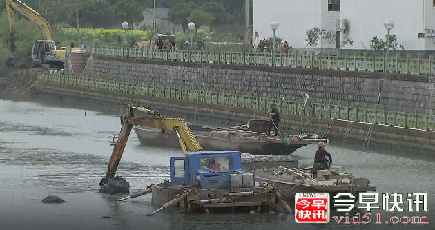峻壁溪是宁波奉化境内唯一一个县控劣Ⅴ类断面，今年3月，奉化区裘村镇启动“污水零直排区”建设，对全场9.8公里的峻壁溪进行清淤，投入2200万元对沿岸村庄、小区、企业、学校实施生活污水管网改造。15家工业企业被停产整顿，沿溪的4家畜禽养殖场，除一家完成内部污水整改外，另外3家已被拆除。