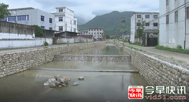 宁波奉化区裘村镇党委书记毛洁红告诉记者，他们对其他的支流也进行了同步的截污纳管、畜禽关停的措施，整个截污纳管工程已经完成了80%左右，预计9月底可以全部完工。