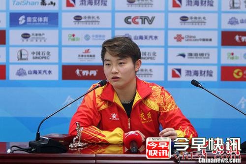 陕西队司雅杰夺全运会跳水女子个人全能冠军。图为司雅杰在记者会上回答提问。 中新社记者 张道正 摄