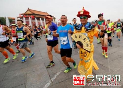 资料图：2016北京国际马拉松。 中新社记者 杜洋 摄