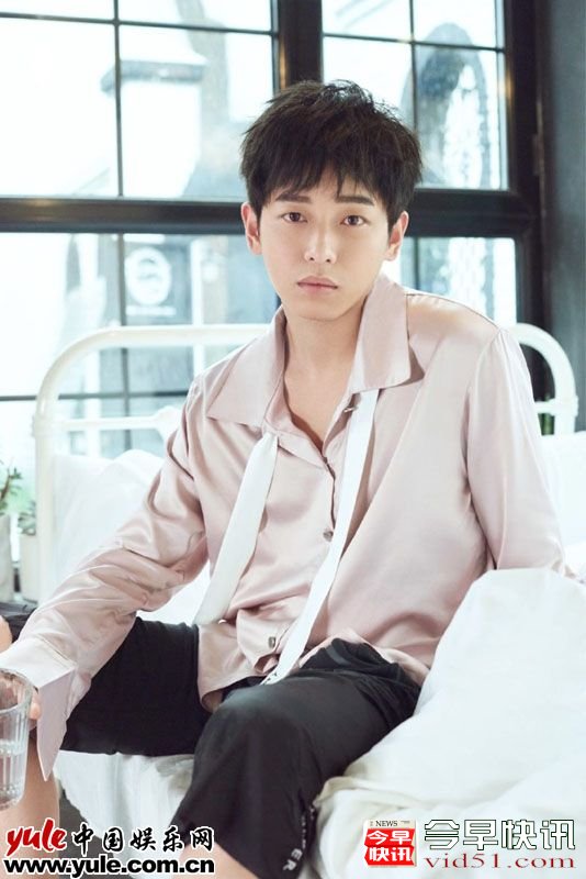 彭昱畅曝睡衣风格写真