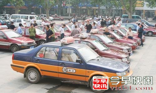 大众出租车司机拒载老人 行为引起关注