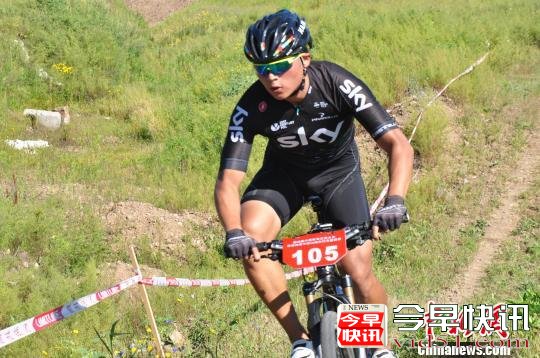 
      中俄选手竞速山地自行车邀请赛“乐在骑中”
      