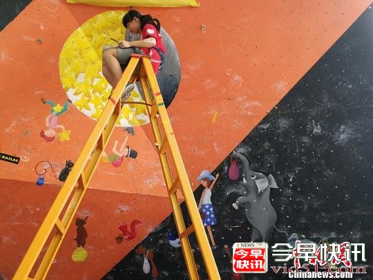 
      2017全国攀岩希望之星西南区域总决赛启幕
      