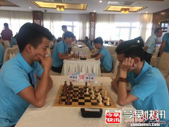 
      “棋城杯”2017年全国大学生国际象棋锦标赛在蓉开赛
      