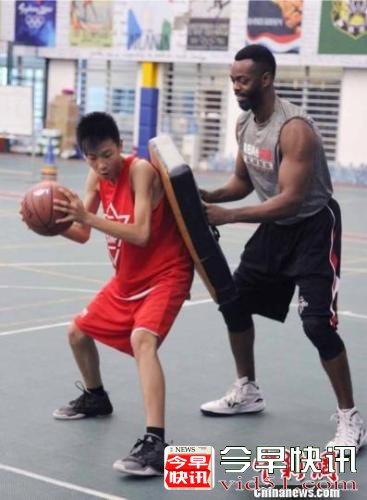 
      NBA姚明篮球训练营昆明免费选拔青少年球手
      