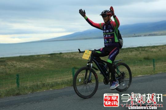       青海湖畔自驾搭配骑行接力赛启程      