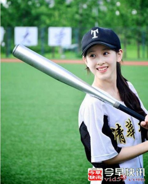 奶茶妹妹章泽天深V出镜，旁边的刘强东不管吗？
