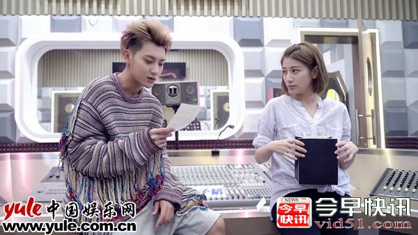 又萌又暖又会怼！黄子韬粉丝探班鬼马不停