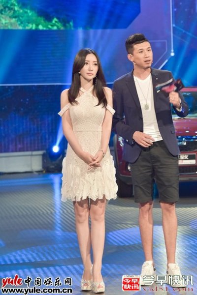 柳岩与mc天佑同台即兴喊麦  打趣被12cm高跟鞋打败