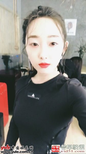 蒋梦婕一言不合就尬舞 肌肤雪白自带发光