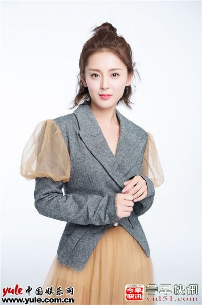 干练又柔美！轻熟女神小刘佳尽显优雅知性