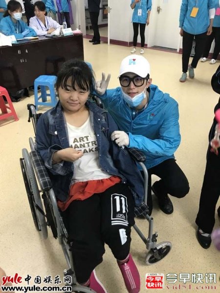 陈学冬助力韩红爱心百人援宁  雨中疾走不停歇  心情未受影响