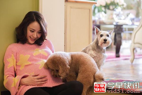 杨若兮公益写真遇乌龙 “被二胎”网友送祝福