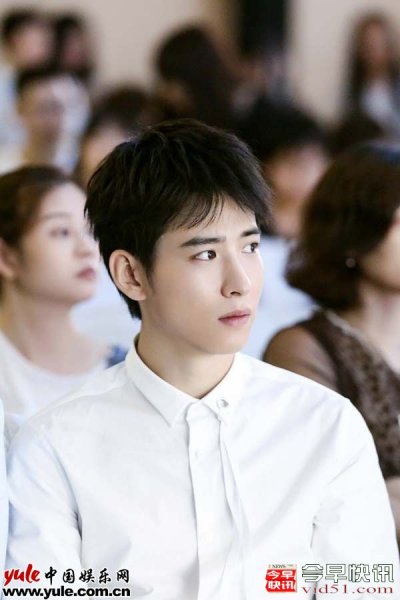 吴昊泽出席发布会 即兴freestyle嗨翻全场