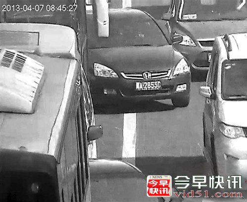 福州交警给力之派专人抓拍交通违法行为