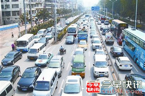 武汉车流高峰将出现 交警支招错峰出行