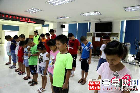 四川九寨沟发生7.0级地震 深圳社工这样做