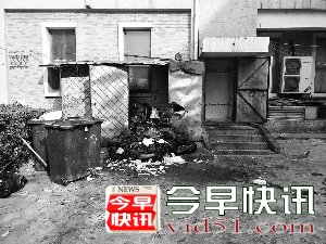 大鸭梨烤鸭店厨余垃圾堆小区